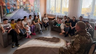 Участник СВО из Астрахани посетил воспитанников соцучреждения