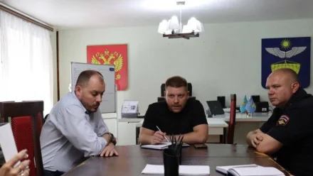 На севере Астраханской области пожар уничтожил 3 жилых дома и 8 хозпостроек