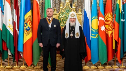 Патриарх Кирилл наградил главу Астраханской области Игоря Бабушкина