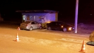 В Астраханской области в ДТП с припаркованным авто пострадали 2 человека