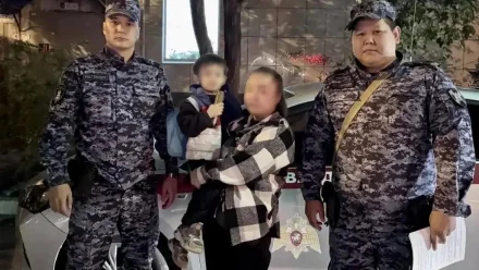 В Астрахани росгвардейцы вернули домой потерявшегося 4-летнего малыша