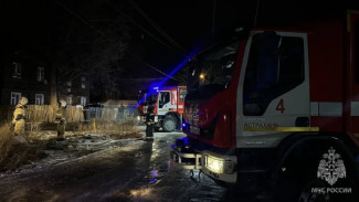 В Астрахани крупный пожар тушили около 4 часов