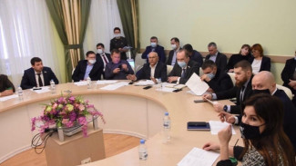 В Астрахани депутаты Гордумы разъясняют жителям ситуацию с аварийными домами