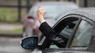 В Астрахани конфликт двух водителей привёл к госпитализации