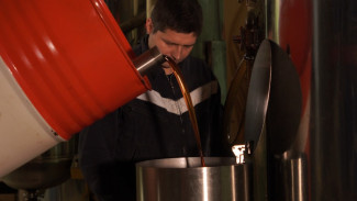 В Астрахани проверяют на качество российское моторное масло