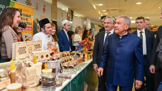 Астраханские арбузы и томаты представили на сельскохозяйственной выставке