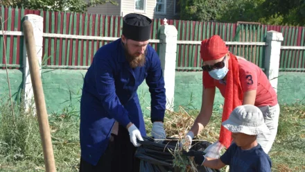 В Астрахани в храме Святителя Николая Чудотворца прошёл субботник