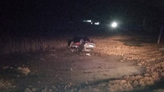 В Астраханской области при опрокидывании автомобиля пострадал мужчина