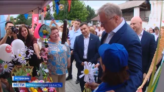 В Астраханском кремле прошла социальная ярмарка, приуроченная ко Дню семьи, любви и верности
