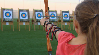 Стрельба из лука набирает популярность в Астраханской области после успеха Алексея Леонова