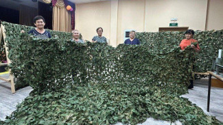 Астраханские волонтёры сплели более 500 масксетей для бойцов СВО