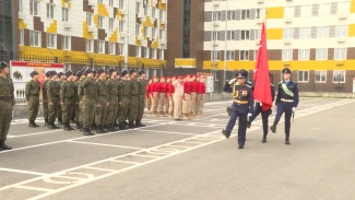 В Астрахань прибыла копия «Знамени Победы»