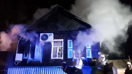 В Астрахани при пожаре в частном доме погиб 65-летний мужчина