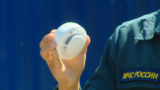 Дома астраханских многодетных семей оснащают пожарными извещателями