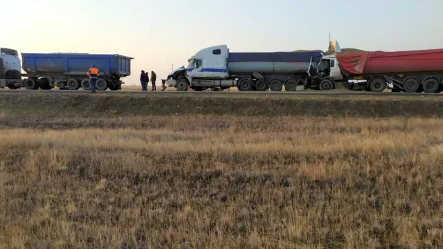 На трассе в Астраханской области в ДТП погиб дальнобойщик
