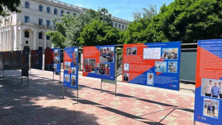 В центре Астрахани открылась фотовыставка «Трудовые династии»