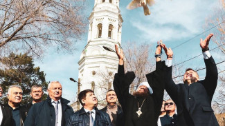 Игорь Бабушкин поздравил верующих астраханцев с праздником Благовещения