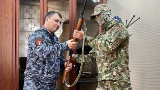 Астраханцы передали ещё 25 ружей для нужд СВО