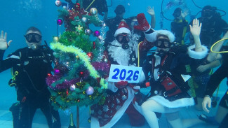 Астраханские дайверы отметили Новый год под водой