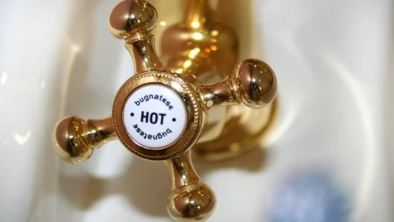 В Астрахани возобновили подачу горячей воды, но не во всех домах