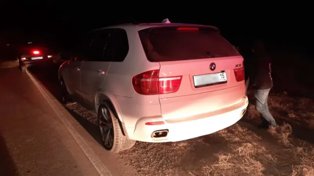 Водитель BMW сбил 56-летнего пешехода на трассе в Астраханской области
