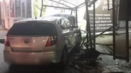 В Астрахани 18-летняя девушка на автомобиле спровоцировала ДТП