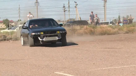 Автофестиваль под Астраханью собрал любителей мотокросса, дрифта и ретромашин