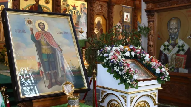 В Астрахань доставлен ковчег с частицей Александра Невского