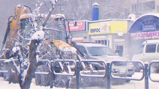 В Астрахани более 300 работников коммунальных служб борются со снегом