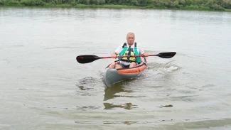 Астраханец совершил марафонский заплыв на байдарке по периметру острова Самуи