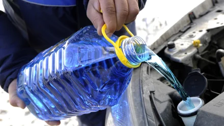 Как астраханцам выбрать незамерзайку и избежать подделок