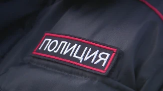 В Астрахани у ребенка на детской площадке украли телефон