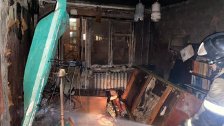 В Астрахани при ночном пожаре в квартире пострадала 84-летняя женщина