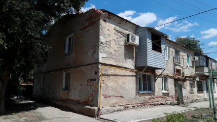 В Астрахани до конца года 653 человека переселят из аварийного жилья 