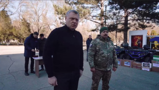 Астраханский губернатор навестил бойцов дивизиона «Лотос» и передал подарки