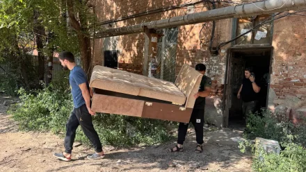 В Астрахани первым жильцам частично обрушившегося дома направили выплаты