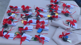 В Астраханской области 36 детям-сиротам вручили ключи от квартир