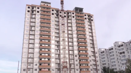 В Астрахани ускорят возведение 16-этажного дома для переселенцев из аварийного жилья 