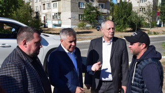 Вице-премьер проинспектировал подготовку города Нариманов к отопительному сезону