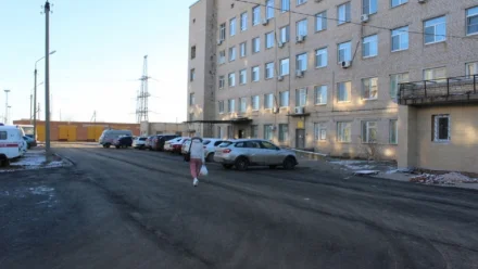 В Ахтубинске отремонтировали подъездную дорогу к главному корпусу больницы