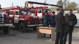 Главам 3-х районов Астраханской области вручили ключи от пожарной спецтехники