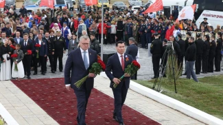 Главы Астраханской области и Республики Калмыкия почтили память участников 28 Армии
