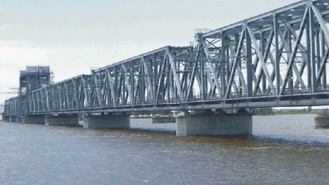 Старый мост в Астрахани снова разведут