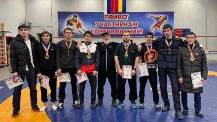 Астраханские спортсмены привезли 8 медалей с первенства ЮФО по вольной борьбе