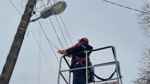 В Астраханской области энергетики устраняют последствия непогоды