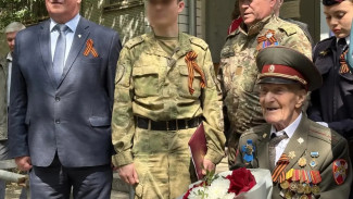 Росгвардейцы провели "Парад у дома ветерана" в Астрахани