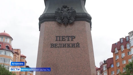«Улицы Памяти» : памятники и бюсты Петру I