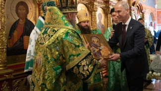 Олег Князев поздравил митрополита Астраханского и Камызякского Никона с тезоименитством