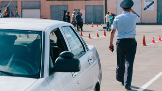 Под Астраханью сотрудники ГИБДД незаконно помогали сдавать экзамены на права