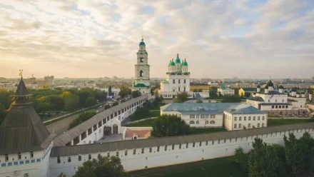 Губернатор Игорь Бабушкин поздравил жителей Астрахани с Днём города